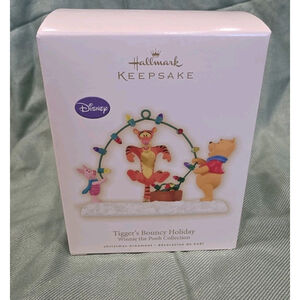 Tigger's Bouncy Holiday 2009 HALLMARK DISNEY ORNAMENT